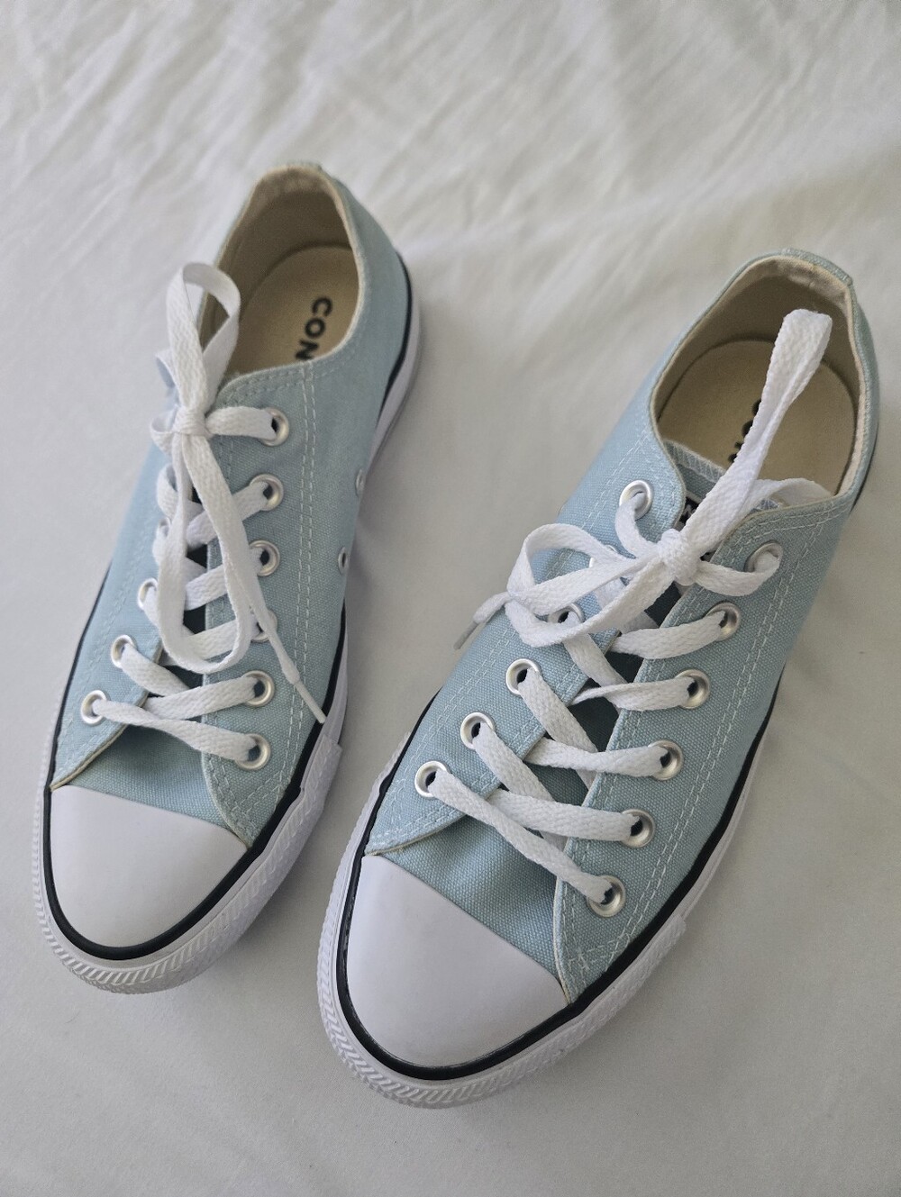 Like New Baby Blue Converse Chuck Taylor Low Top Shoes Size 8